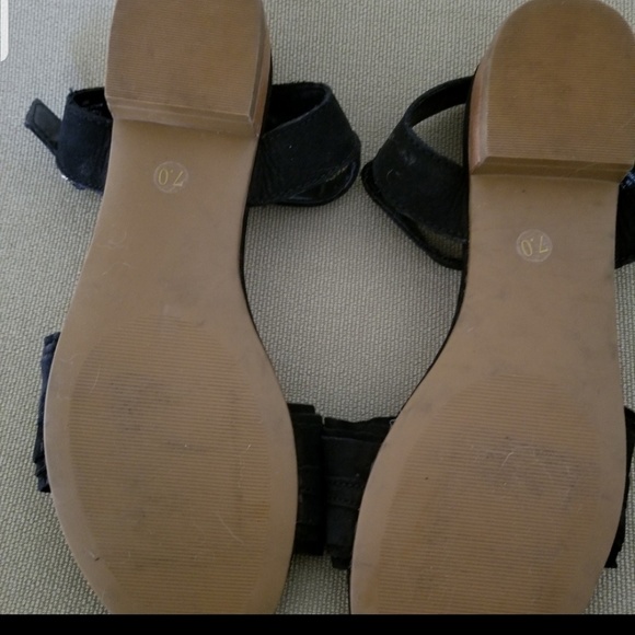 NWOT Steve Madden Brett Ruffle Suede Sandals - Picture 4 of 6